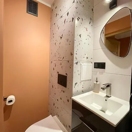 Legnicka ~ Self Check-in 24h ~ Lift Apartment Wroclaw